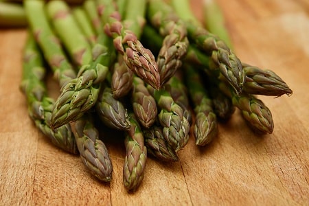 can birds eat raw asparagus?